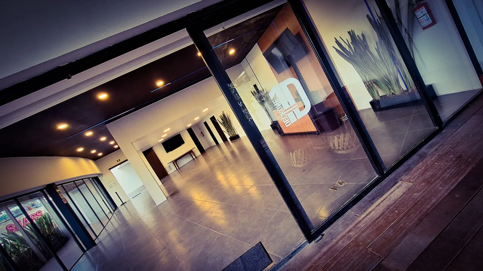 Vista exterior del rooftop Deck One en Polanco CDMX, terraza con luz natural para bodas y eventos