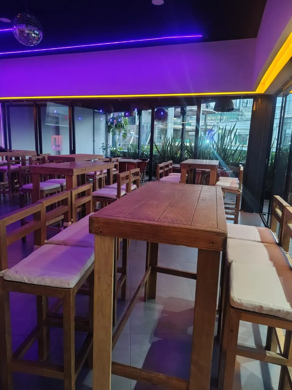 Evento corporativo en la terraza Deck One Polanco, venue premium con audio y pantalla en CDMX