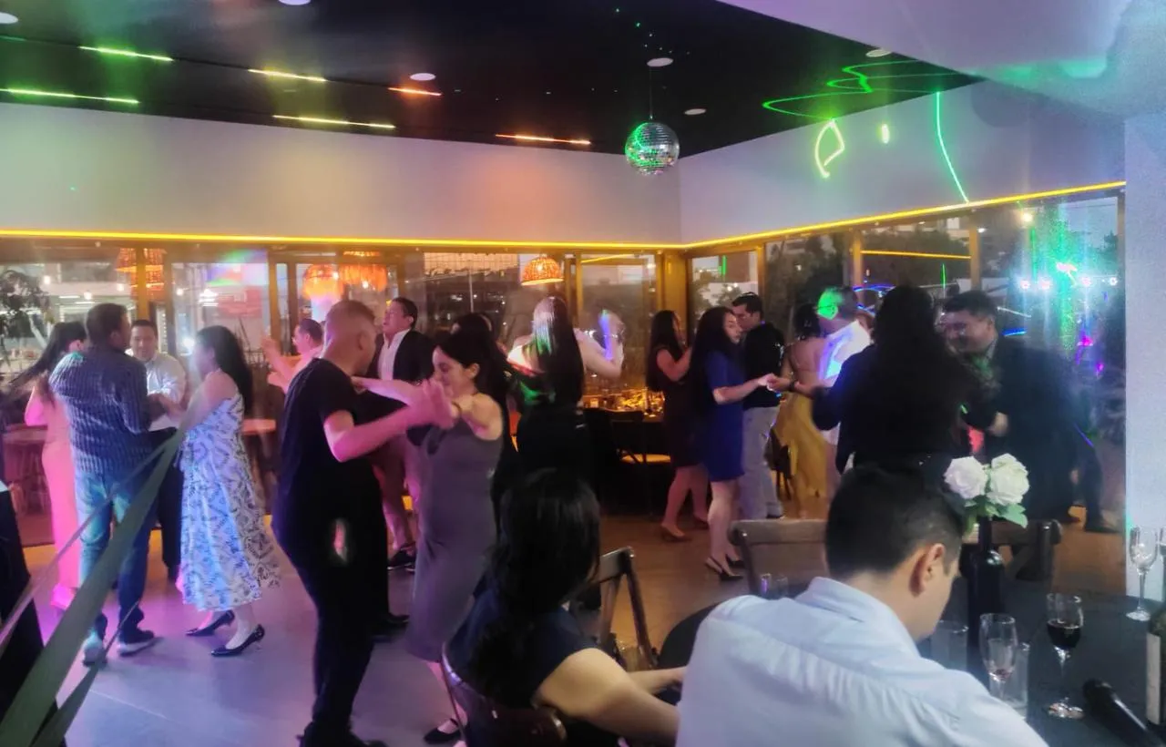 Cumpleaños con decoración temática en la terraza Deck One Polanco, eventos sociales en CDMX